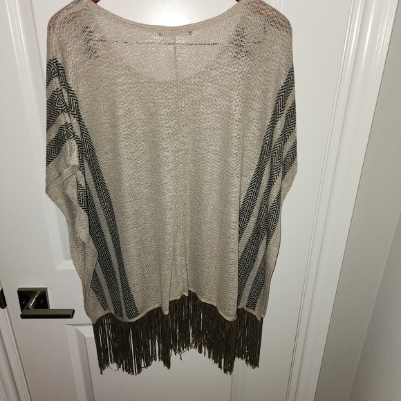 Poncho - Picture 2 of 3